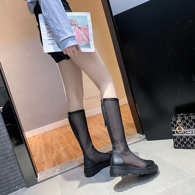 Γυναικείες μπότες με επίπεδη σόλα και στρογγυλεμένο μοντέλο