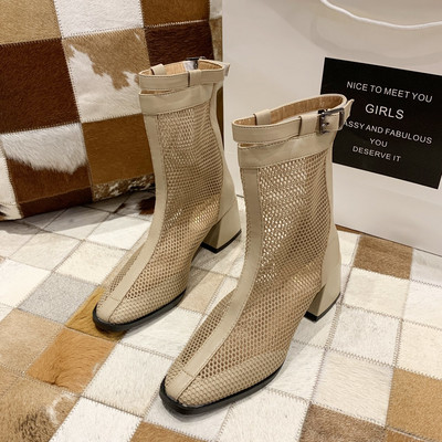 Moodne naiste saapad tavaline kontsaga mudel