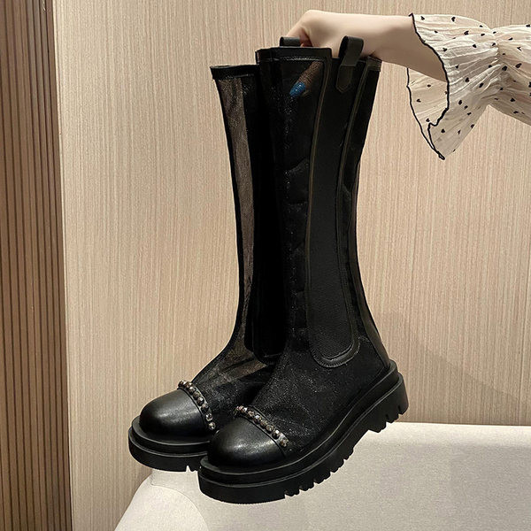 Cizme de dama stilate model rotunjit cu elemente metalice