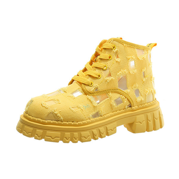 Női alkalmi csizma fűzővel és durva talppal