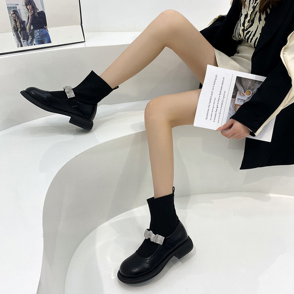 Elegantne ženske čizme s ukrasnim kamenčićima