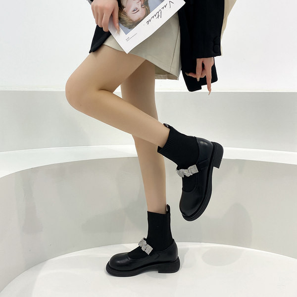 Elegantne ženske čizme s ukrasnim kamenčićima