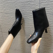 Moodsad kõrge õhukese kontsaga naiste saapad