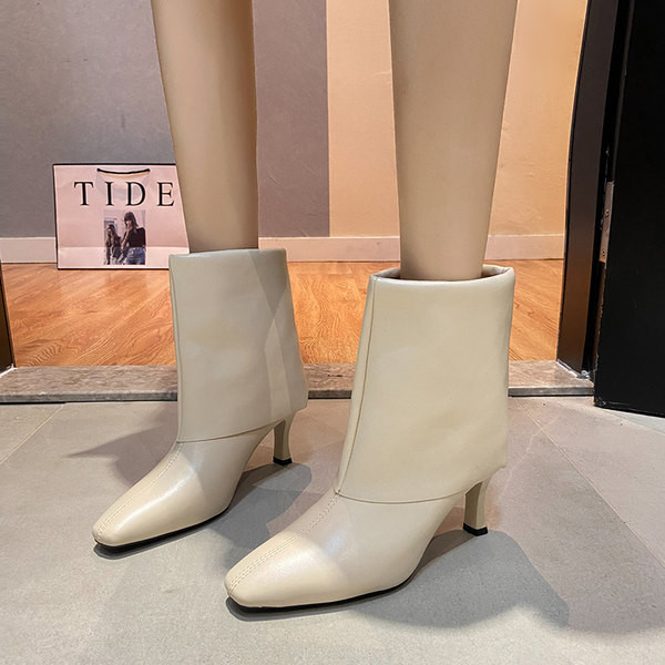 Moodsad kõrge õhukese kontsaga naiste saapad