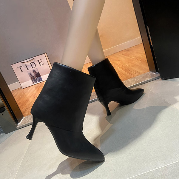 Moodsad kõrge õhukese kontsaga naiste saapad