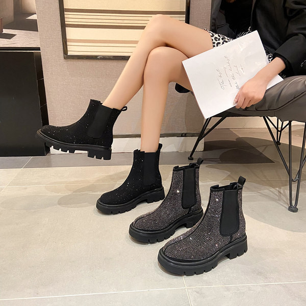 Модерни дамски боти с декоративни камъни и равна подметка