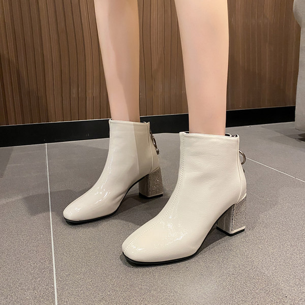 Moodsad naiste lakknahast saapad luku ja dekoratiivkividega