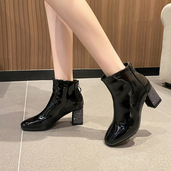 Moodsad naiste lakknahast saapad luku ja dekoratiivkividega