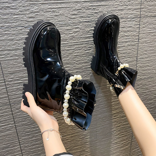 Moderne ženske lakirane čizme s ukrasnim perlicama