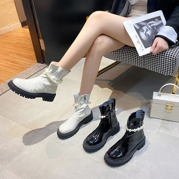 Moderne ženske lakirane čizme s ukrasnim perlicama