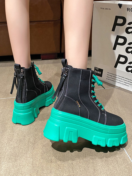 Modern női csizma magas talppal és fűzővel