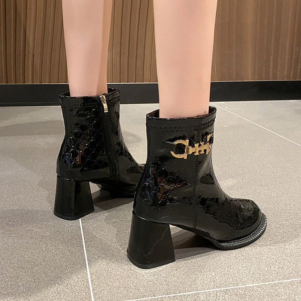 Moteriški odiniai batai su metaline sagtimi ir 7 cm kulnu