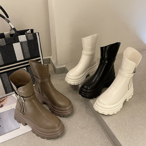 Дамски ежедневни боти от изкуствена кожа и метална декорация 