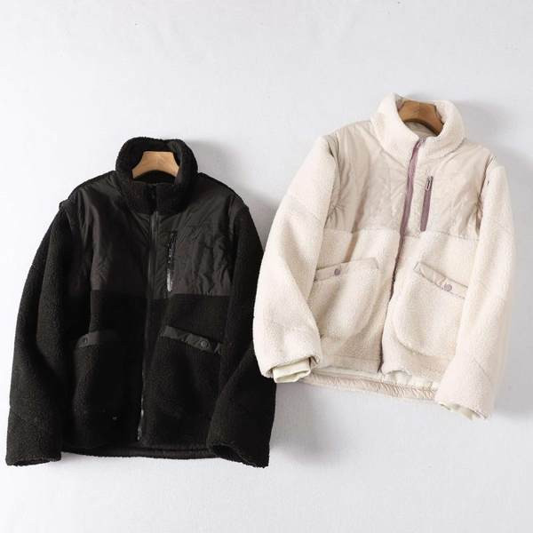 Lühike lukuga ja taskutega plüüsist jope