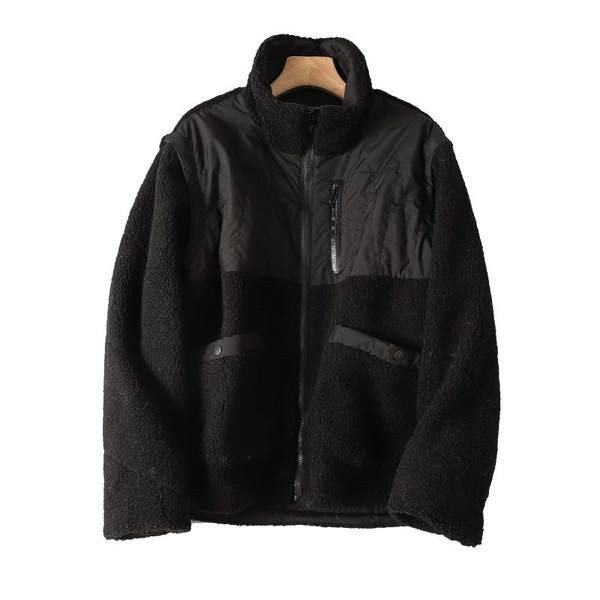 Lühike lukuga ja taskutega plüüsist jope