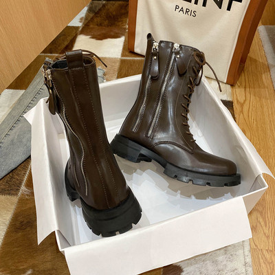 Női csizma cipzárral és fűzővel