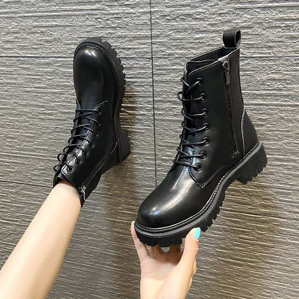 Cizme de dama cu talpa aspra si sireturi - culoare neagra