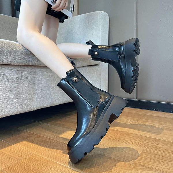 Pruuni ja musta värvi kunstnahast vabaaja naiste saapad