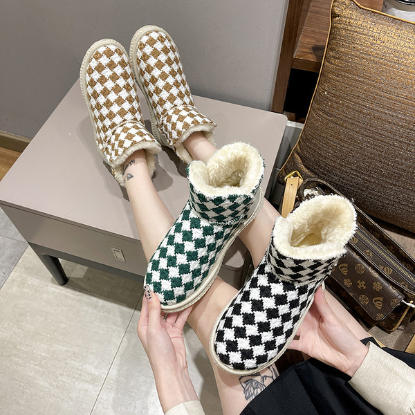 Sooja voodriga ruudulised naiste saapad - kahte värvi