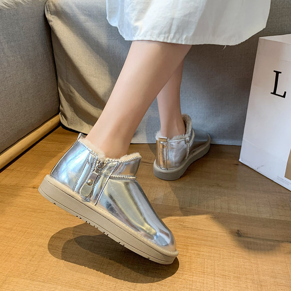 Sooja voodri ja lameda tallaga naiste saapad - kolme värvi