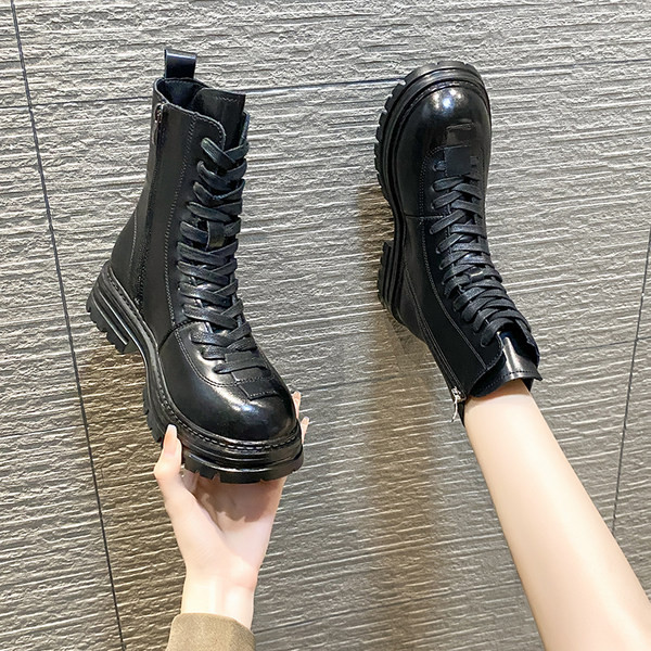 Ženske kožne čizme s vezicama i grubim potplatom