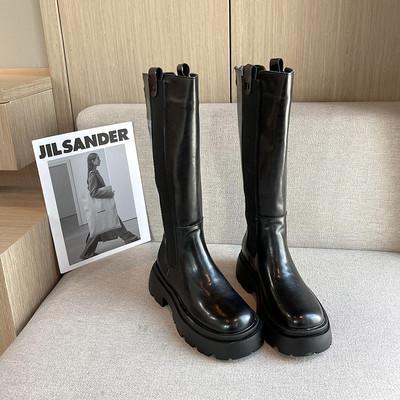 Új, vastag talpú női bőrcsizma modell