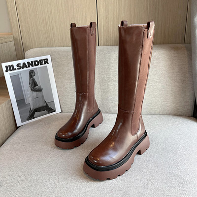 Új, vastag talpú női bőrcsizma modell