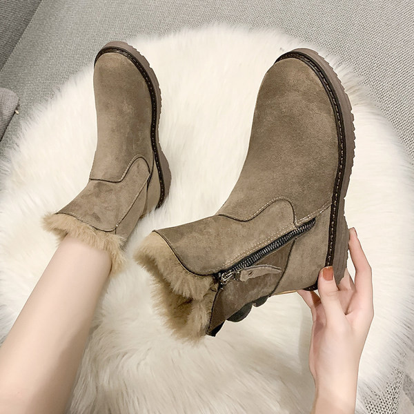 Női csizma meleg béléssel és cipzárral