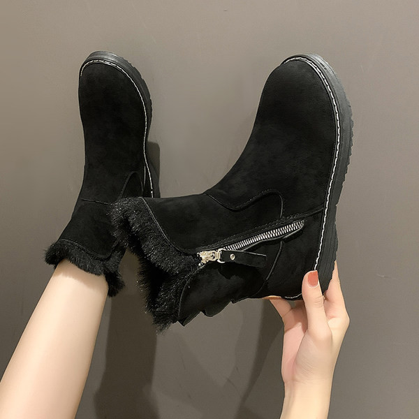 Női csizma meleg béléssel és cipzárral