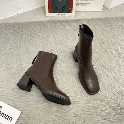 Novi model ženskih čizama od eko kože na petu