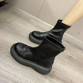 Új, vastag talpú női bőrcsizma modell