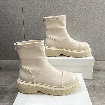 Új, vastag talpú női bőrcsizma modell