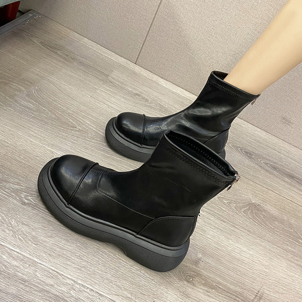 Új, vastag talpú női bőrcsizma modell