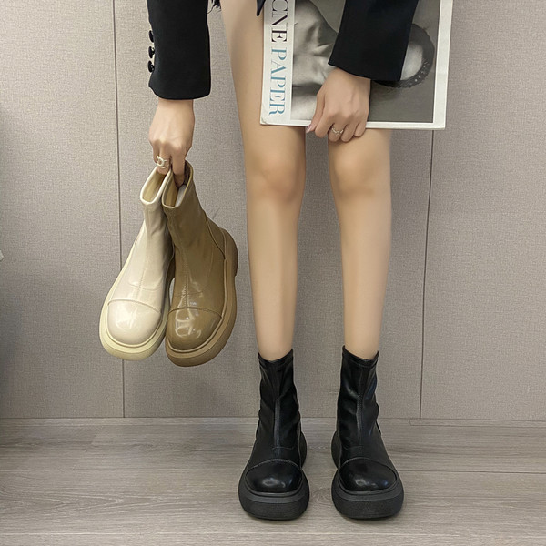 Új, vastag talpú női bőrcsizma modell