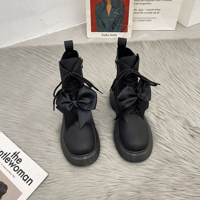 Novi model ženskih čizama sa trakom i debelim đonom