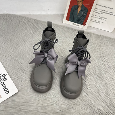 Novi model ženskih čizama sa trakom i debelim đonom