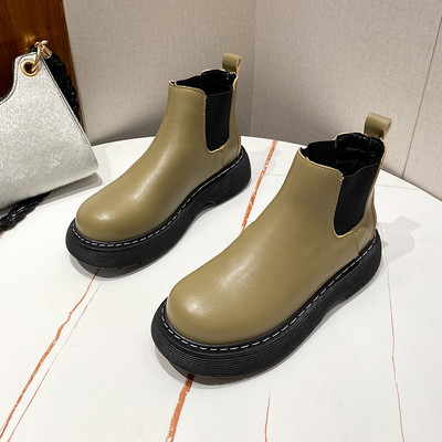 Lapos talpú női bőrcsizma