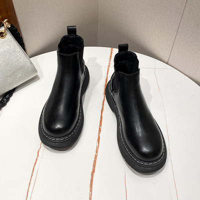 Lapos talpú női bőrcsizma