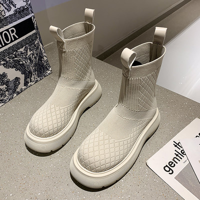 Textilből készült, lapos talpú női csizma