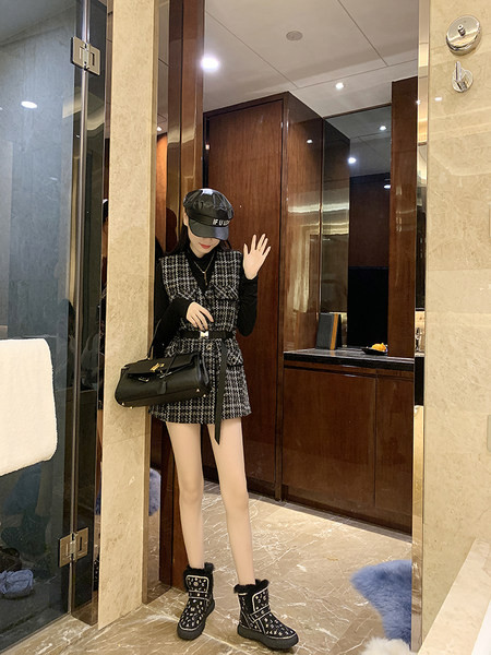 Női alkalmi csizma meleg béléssel és kövekkel