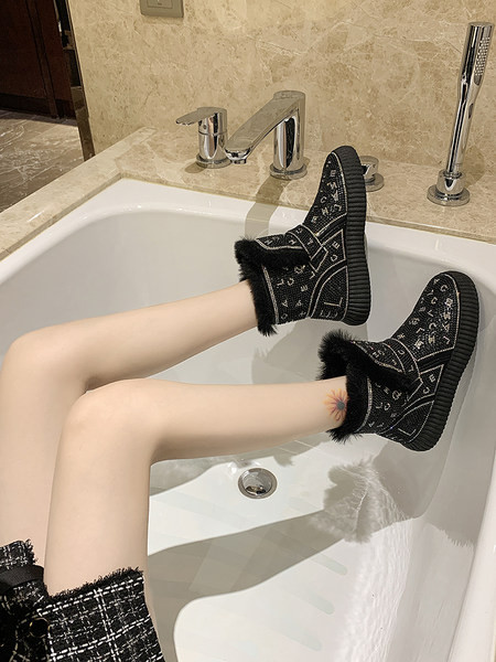 Női alkalmi csizma meleg béléssel és kövekkel