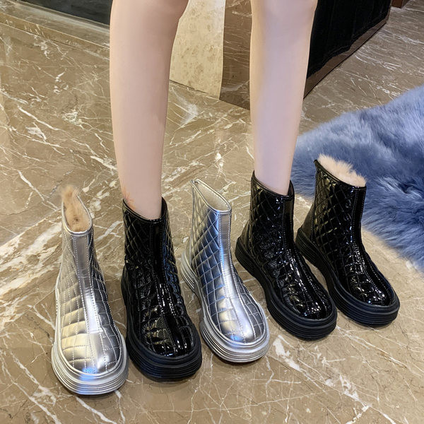 Női csizma műbőrből és puha béléssel