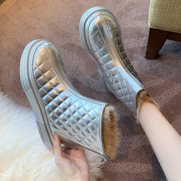 Női csizma műbőrből és puha béléssel