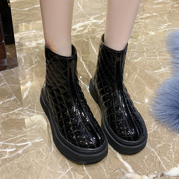 Női csizma műbőrből és puha béléssel