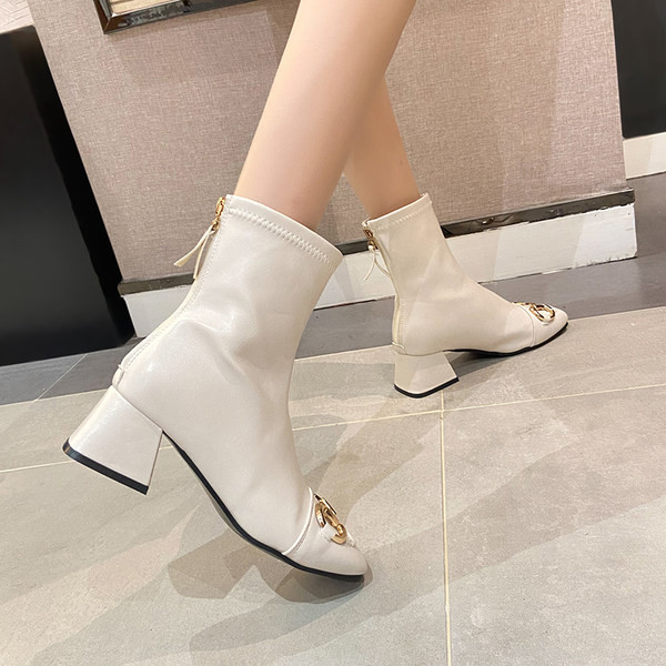 Stiilsed paksu kontsa ja pandlaga saapad naistele