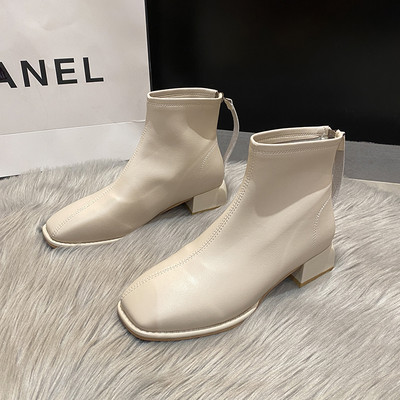 Női csizma sima modell sarokkal és cipzárral