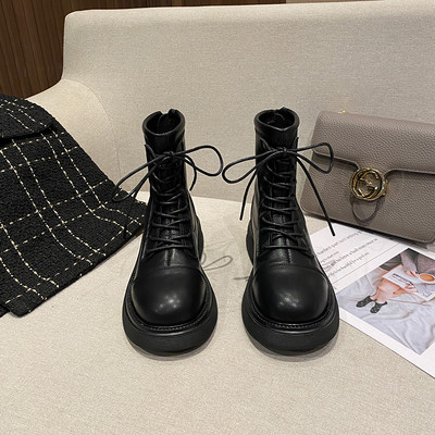 Ležerne ženske čizme s ravnim potplatom i vezicama