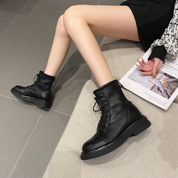 Ležerne ženske čizme s ravnim potplatom i vezicama