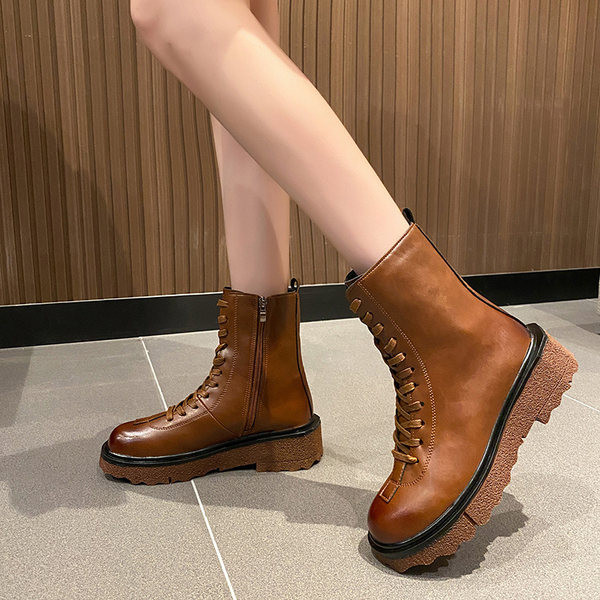 Praegused paelte ja lukuga ökonahast saapad