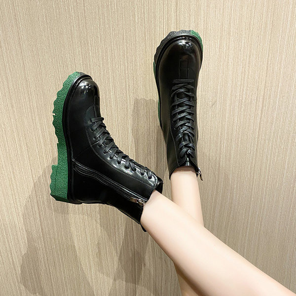 Praegused paelte ja lukuga ökonahast saapad